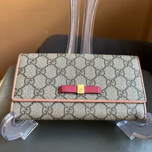 AUTHENTIC GUCCI WALLET